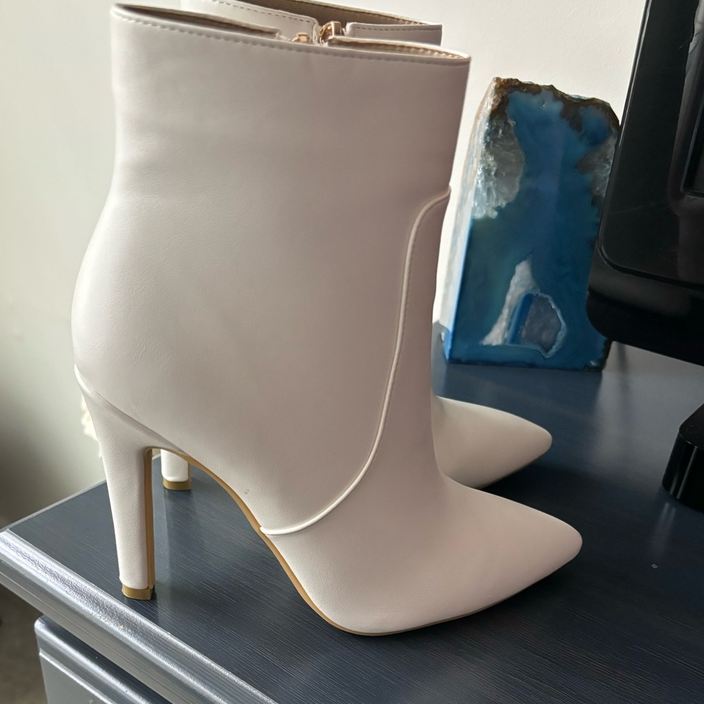 White faux leather boots size 7
